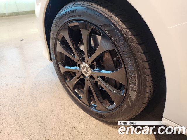 Mercedes-Benz E-Class 2020 — photo 20