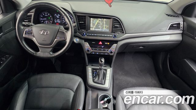 Hyundai AVANTE 2017 — photo 10