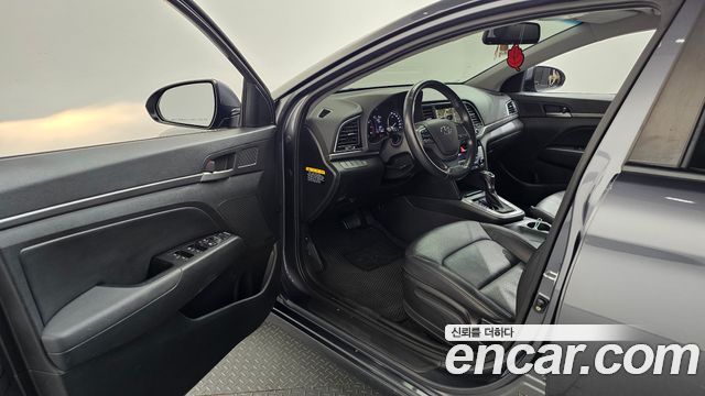 Hyundai AVANTE 2017 — photo 13