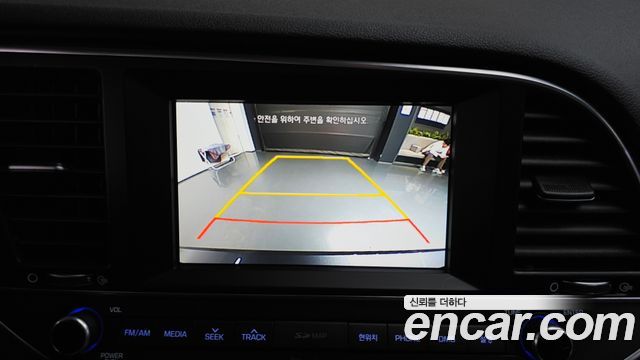 Hyundai AVANTE 2017 — photo 21