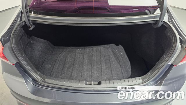 Hyundai AVANTE 2017 — photo 24