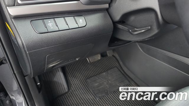 Hyundai AVANTE 2017 — photo 26