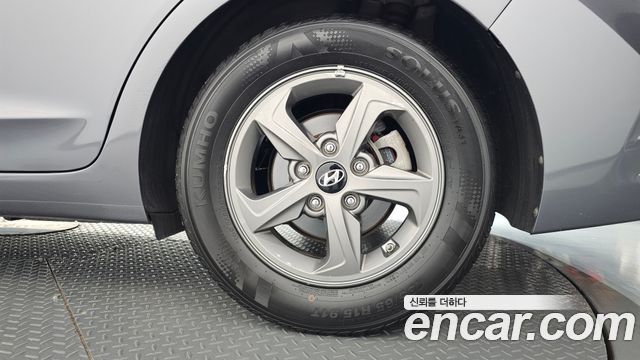 Hyundai AVANTE 2017 — photo 7