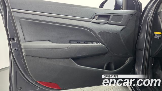 Hyundai AVANTE 2017 — photo 14