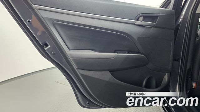 Hyundai AVANTE 2017 — photo 15
