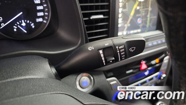 Hyundai AVANTE 2017 — photo 27
