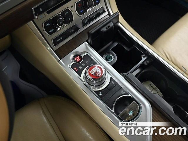Jaguar XF 2015 — photo 9