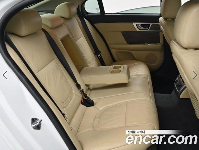 Jaguar XF 2015 — photo 12
