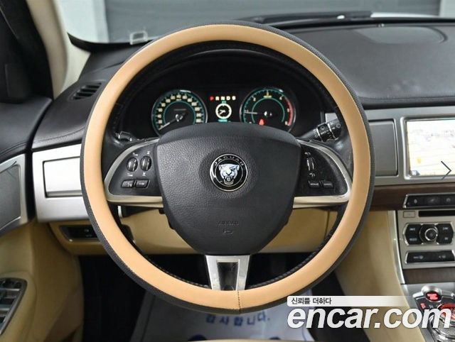 Jaguar XF 2015 — photo 13