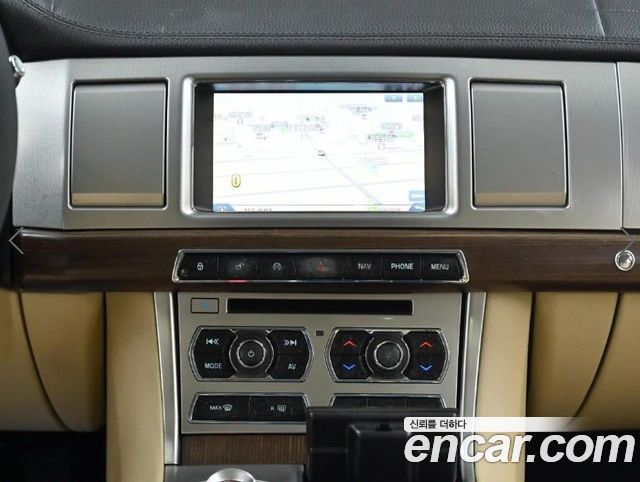 Jaguar XF 2015 — photo 14