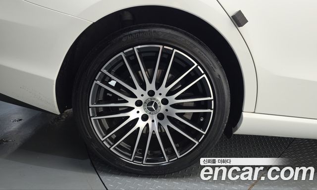 Mercedes-Benz C-Class 2022 — photo 5