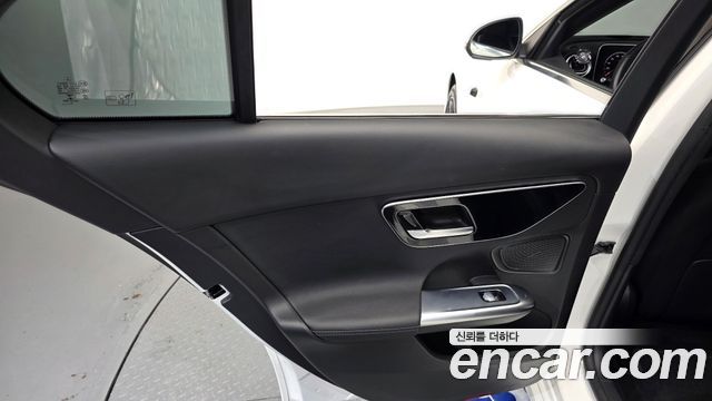 Mercedes-Benz C-Class 2022 — photo 15