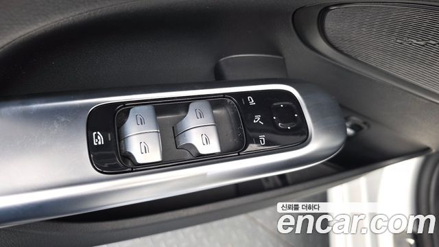 Mercedes-Benz C-Class 2022 — photo 28
