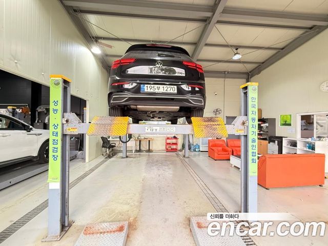 Volkswagen Golf 2022 — photo 2