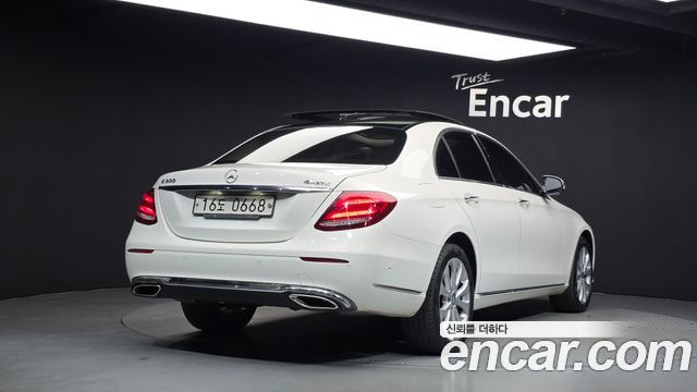 Mercedes-Benz E-Class 2017 — photo 2