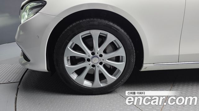 Mercedes-Benz E-Class 2017 — photo 5
