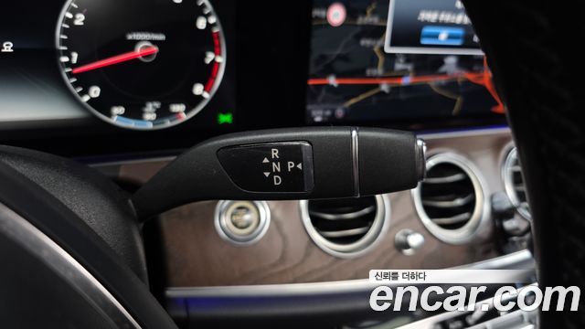 Mercedes-Benz E-Class 2017 — photo 9