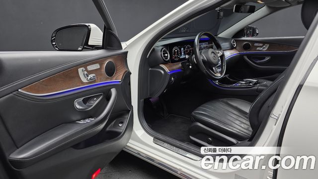 Mercedes-Benz E-Class 2017 — photo 10