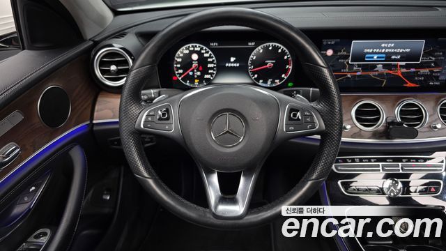 Mercedes-Benz E-Class 2017 — photo 13