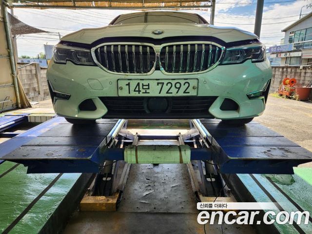BMW 3-Series 2019 — photo 1
