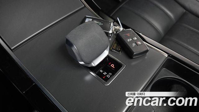 Land Rover Range Rover Evoque 2024 — photo 12