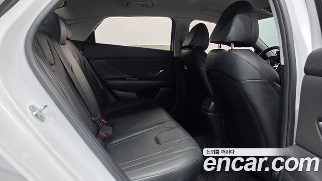 Hyundai AVANTE 2021 — photo 17