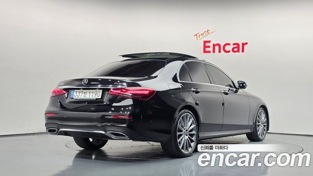Mercedes-Benz E-Class 2022 — photo 2