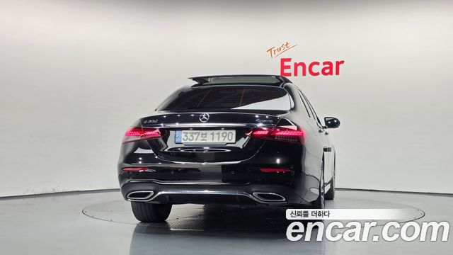 Mercedes-Benz E-Class 2022 — photo 4