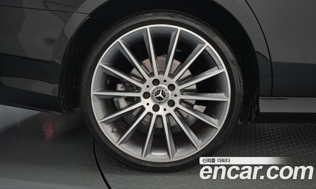 Mercedes-Benz E-Class 2022 — photo 5
