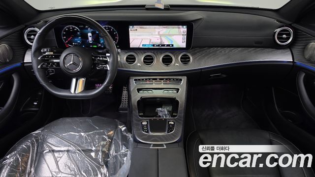 Mercedes-Benz E-Class 2022 — photo 10