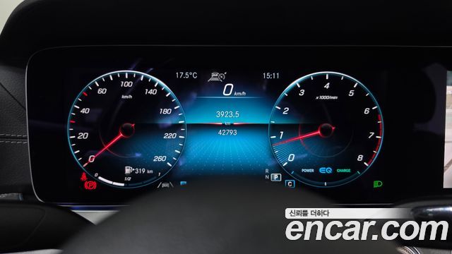 Mercedes-Benz E-Class 2022 — photo 11