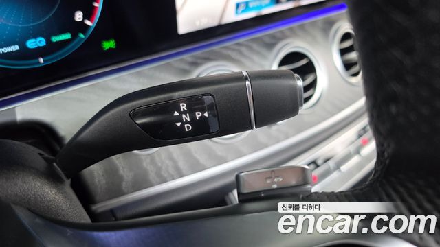 Mercedes-Benz E-Class 2022 — photo 12