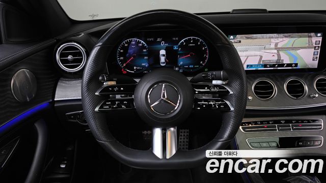 Mercedes-Benz E-Class 2022 — photo 18