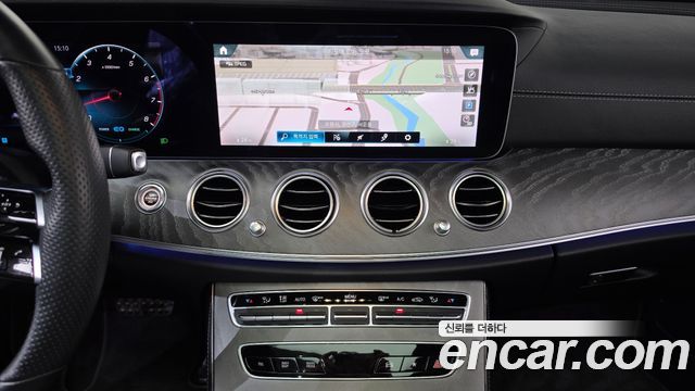 Mercedes-Benz E-Class 2022 — photo 19