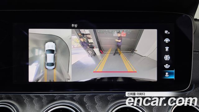 Mercedes-Benz E-Class 2022 — photo 20