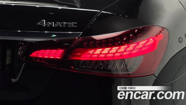 Mercedes-Benz E-Class 2022 — photo 9