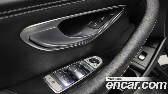 Mercedes-Benz E-Class 2022 — photo 28