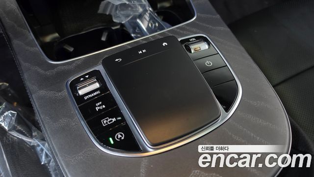 Mercedes-Benz E-Class 2022 — photo 31