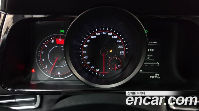 Hyundai AVANTE 2022 — photo 11