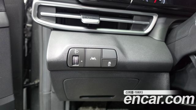 Hyundai AVANTE 2021 — photo 24