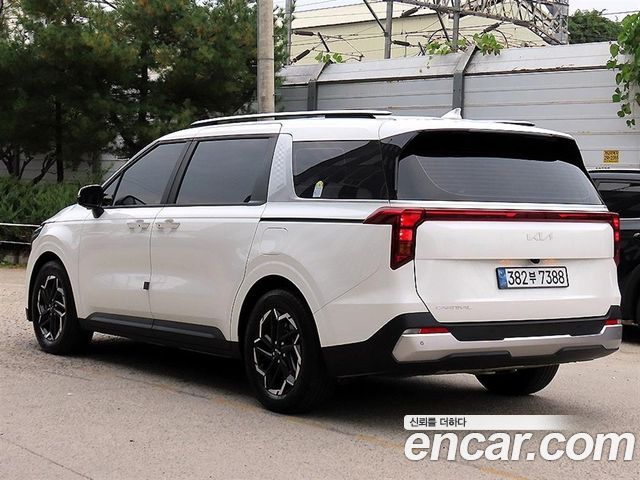 Kia Canival 2024 — photo 3