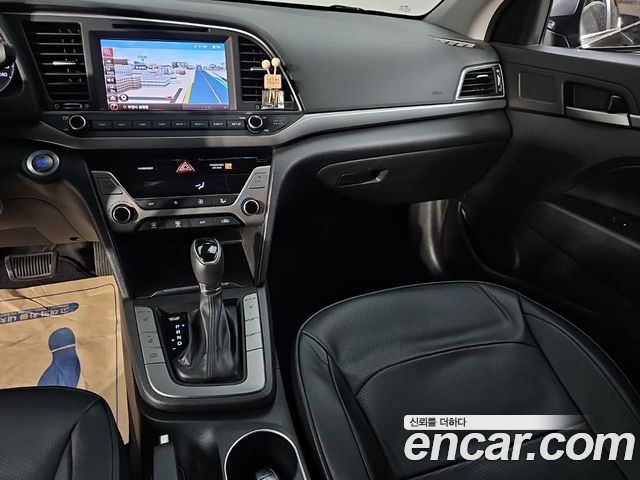Hyundai AVANTE 2016 — photo 10