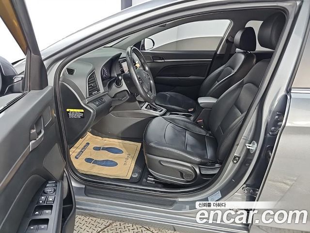 Hyundai AVANTE 2016 — photo 11