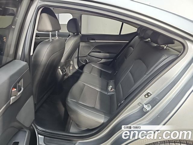Hyundai AVANTE 2016 — photo 12