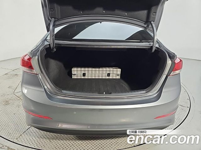 Hyundai AVANTE 2016 — photo 13