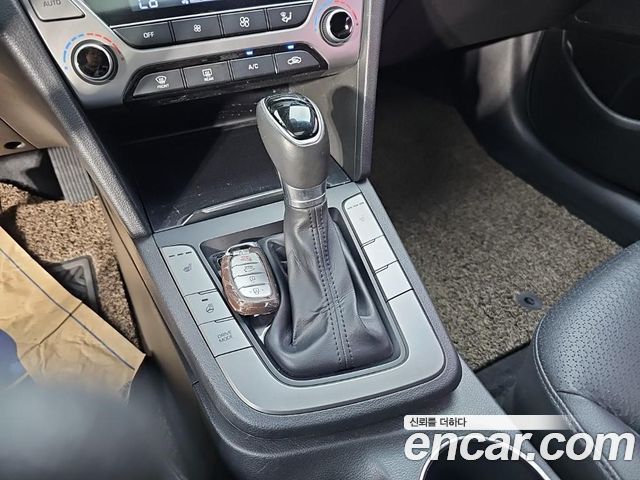 Hyundai AVANTE 2016 — photo 8