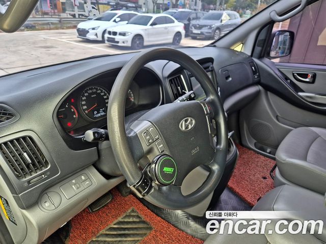 Hyundai Starex 2017 — photo 9