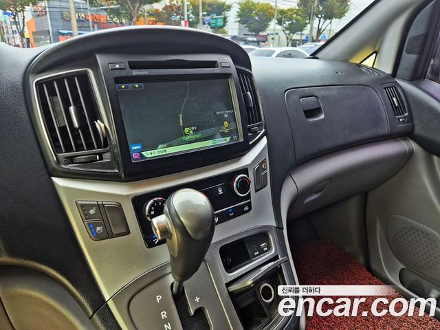 Hyundai Starex 2017 — photo 11