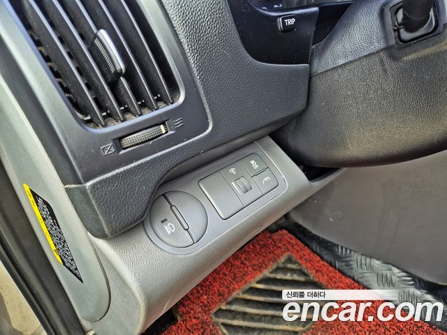 Hyundai Starex 2017 — photo 13