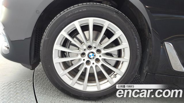 BMW 5-Series 2020 — photo 5